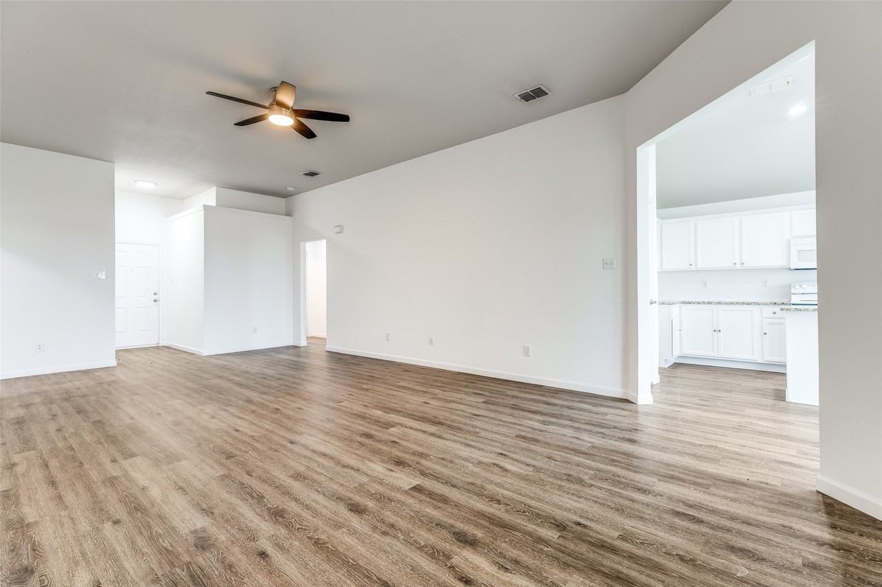 311 Charleston Dr - Photo 2 of 25