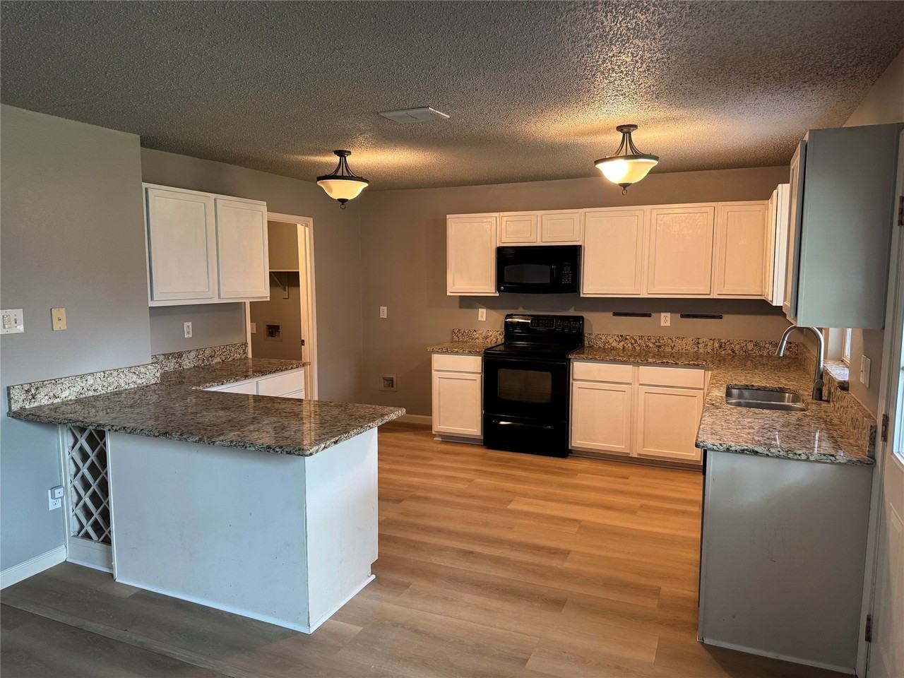 4612 Bellcrest Dr - Photo 7 of 38