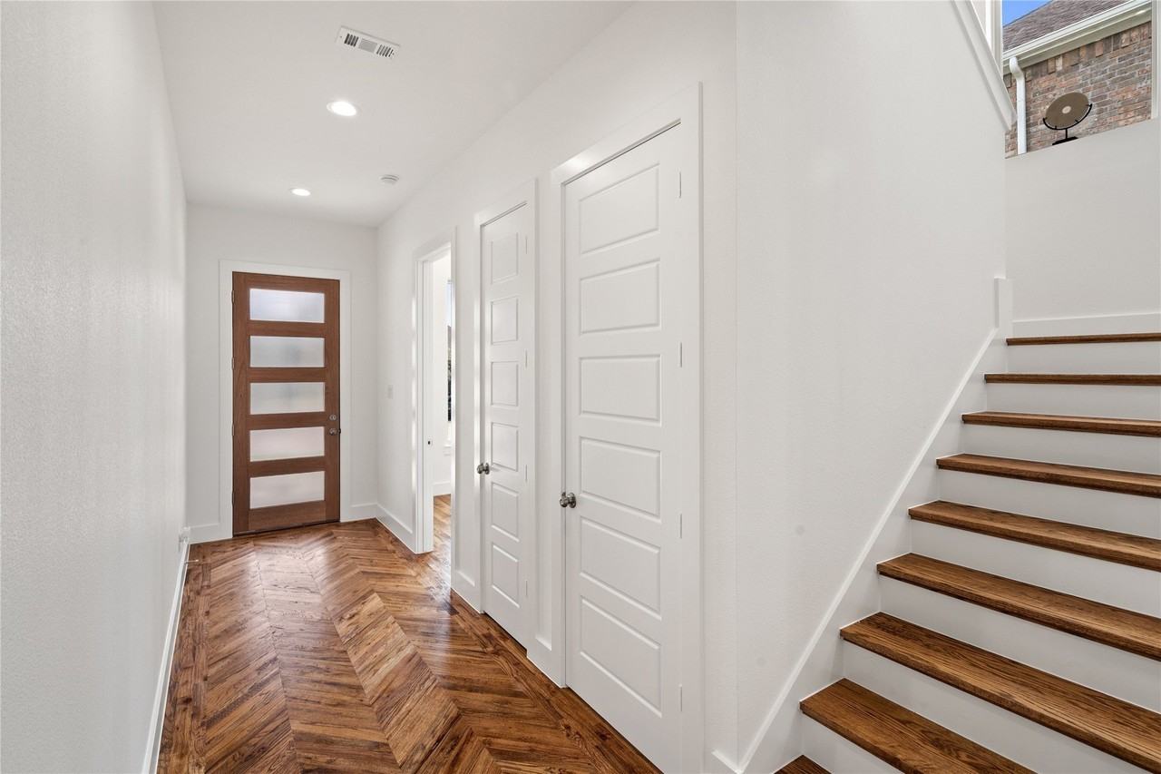 907 Saint George Pl - Photo 5 of 30