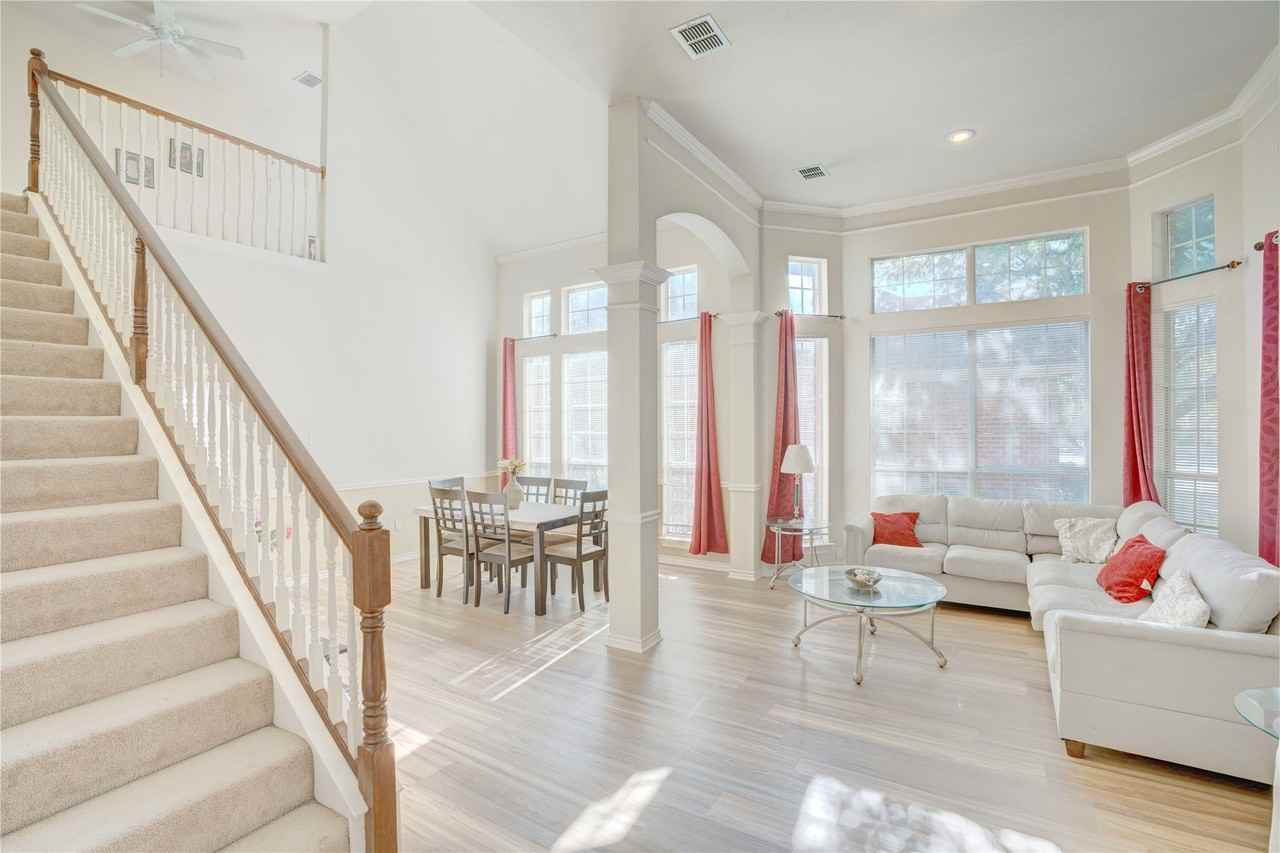 9504 Rodeo Dr - Photo 3 of 35