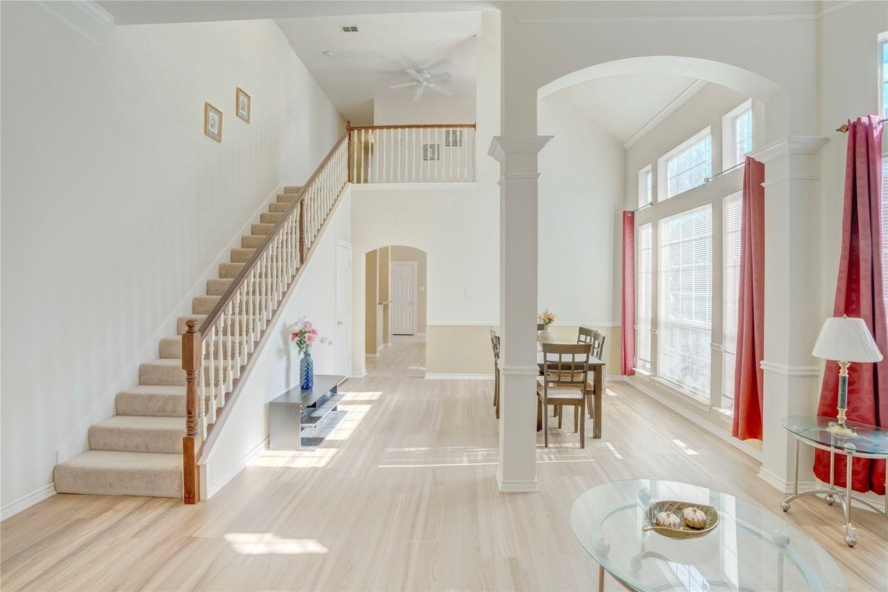 9504 Rodeo Dr - Photo 4 of 35