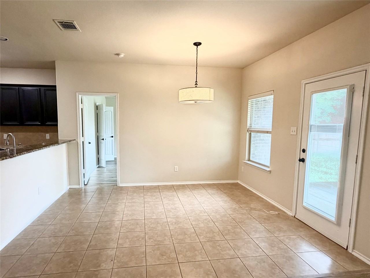 1106 Ellis Rd - Photo 4 of 17