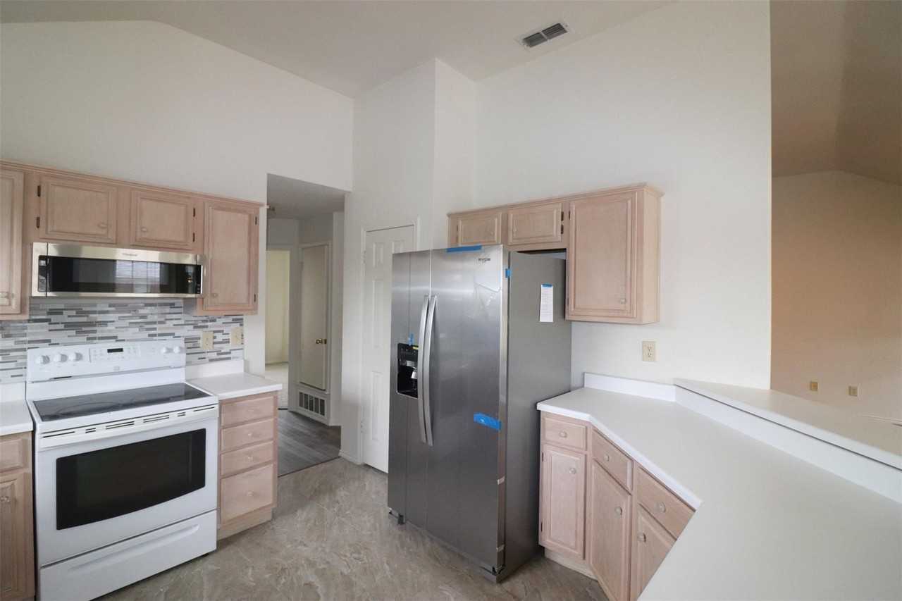1101 Valley Branch Dr - Photo 3 of 10