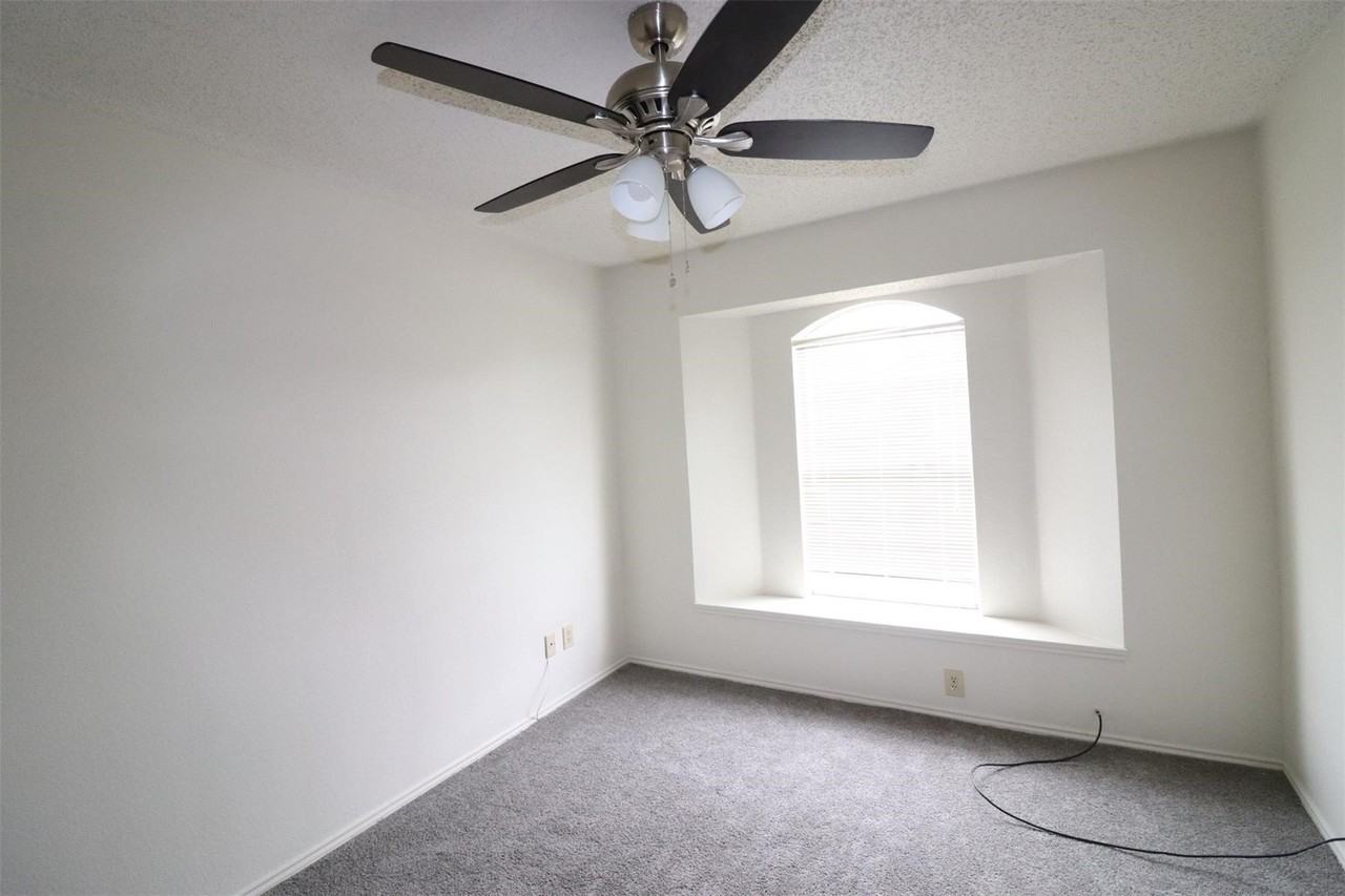 1101 Valley Branch Dr - Photo 5 of 10