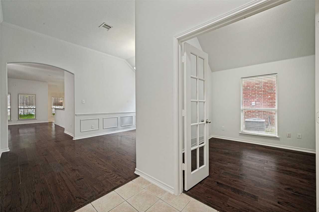7816 Riverwalk Trl - Photo 4 of 31