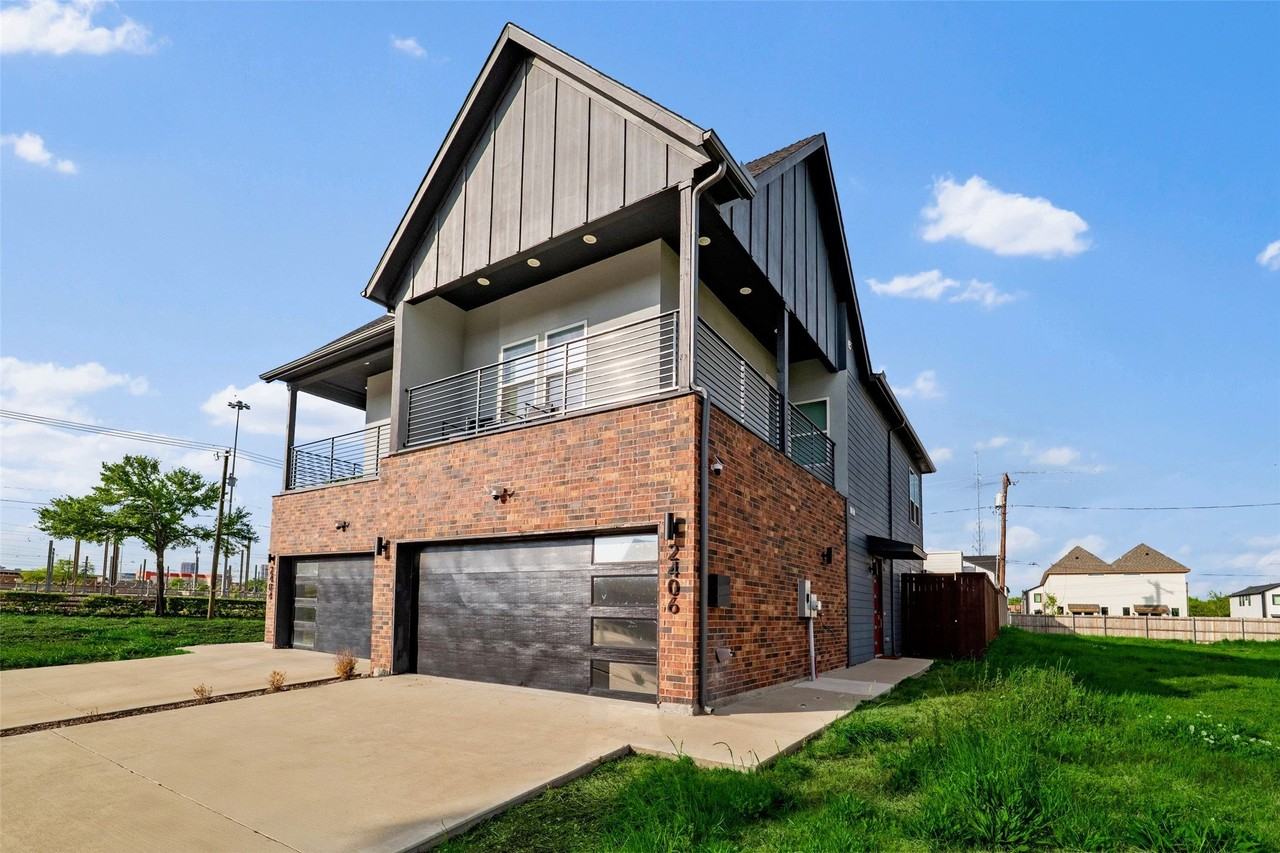 2406 Merlin St