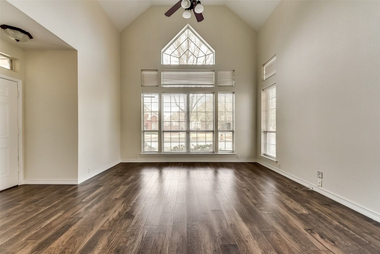 11066 Chanay Dr - Photo 3 of 20
