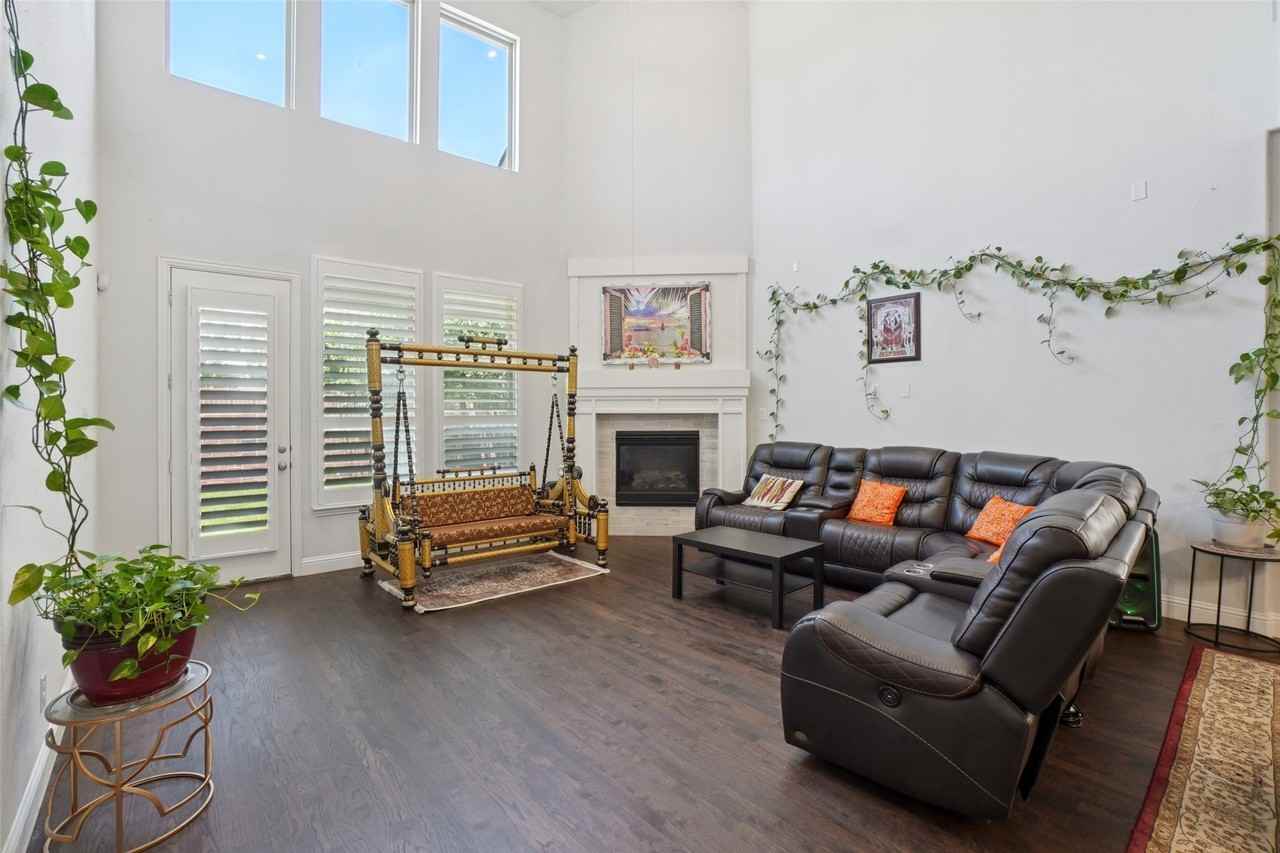 6209 Verbena Ln - Photo 4 of 38