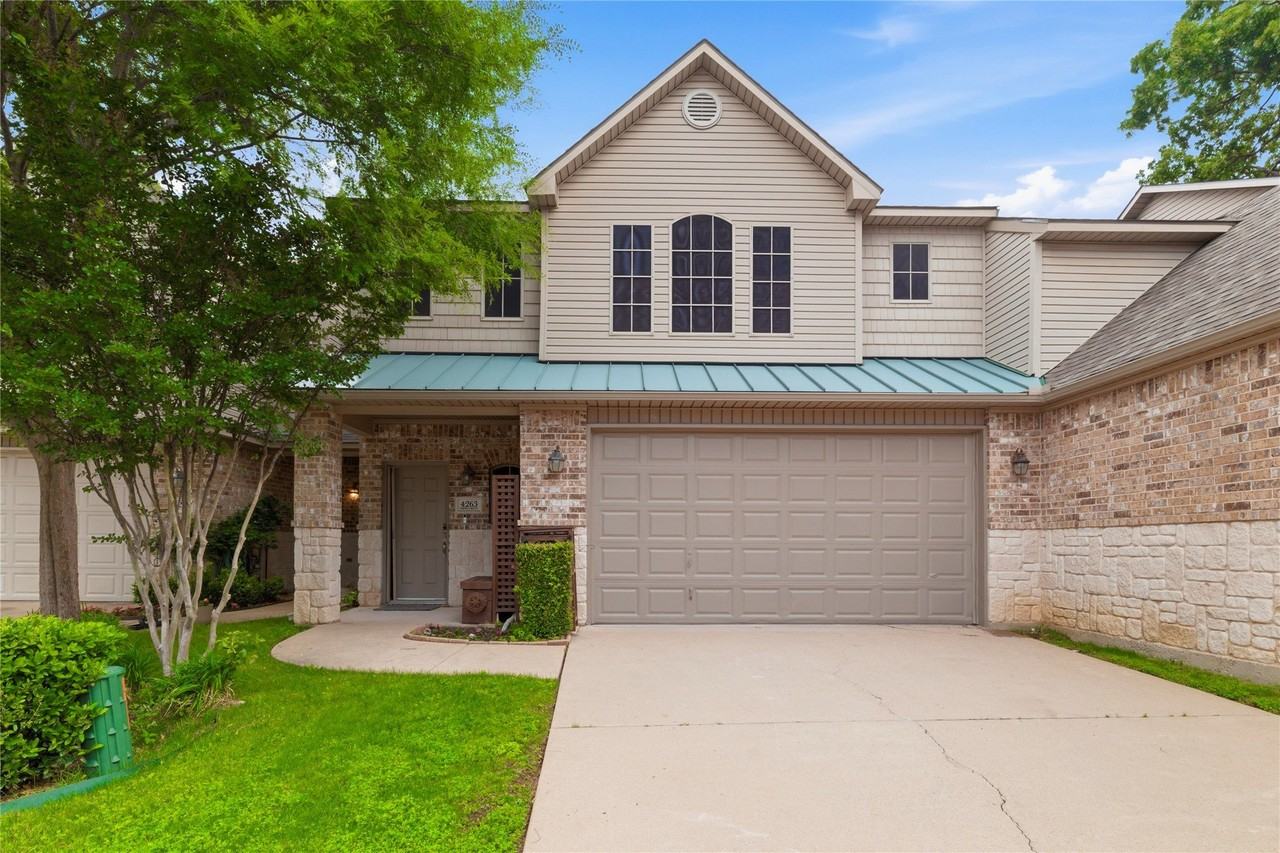 4263 Towne Lake Ct - Photo 2 of 27