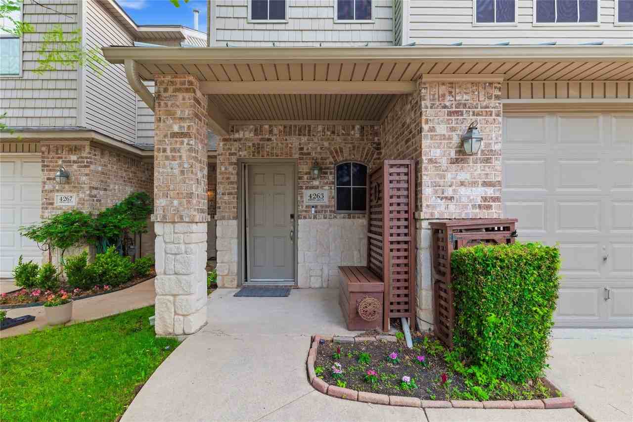 4263 Towne Lake Ct - Photo 3 of 27