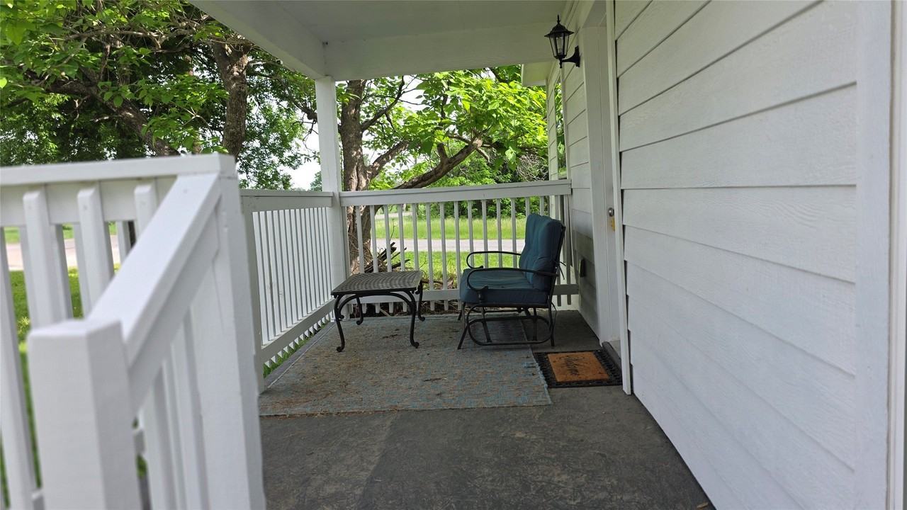 1624 Cedar St - Photo 2 of 8