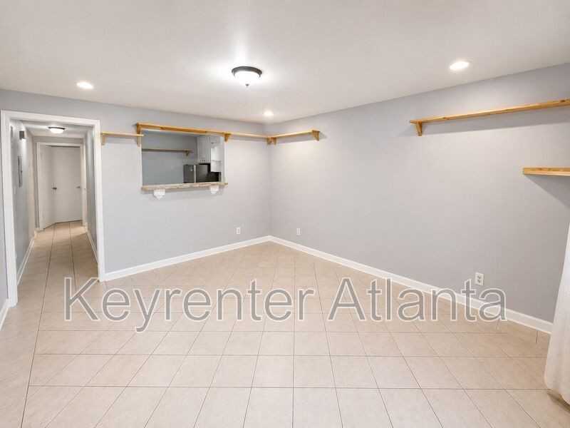 1155 United Ave Se #C - Photo 5 of 14