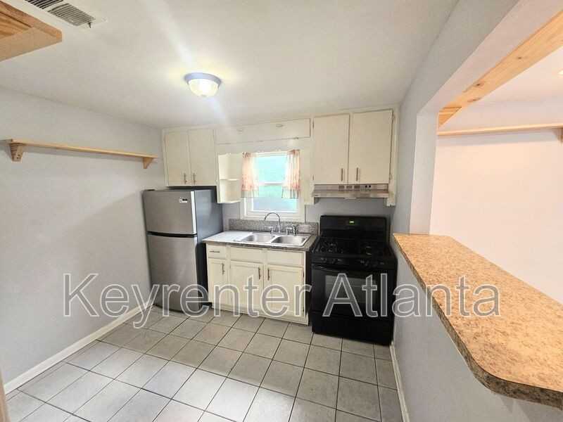 1155 United Ave Se #C - Photo 6 of 14