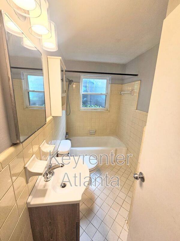 1155 United Ave Se #C - Photo 7 of 14