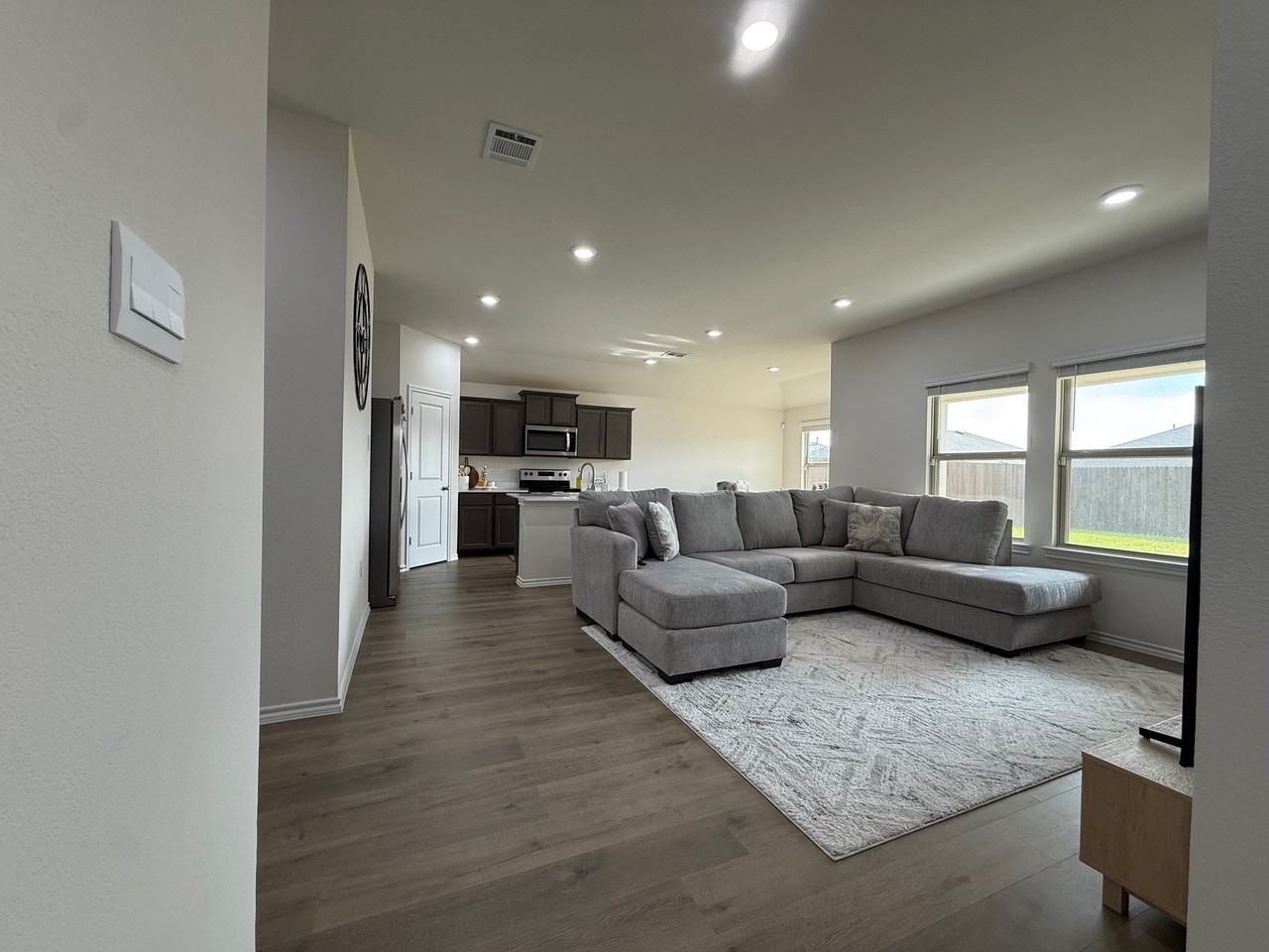 305 Charmed Way - Photo 4 of 36