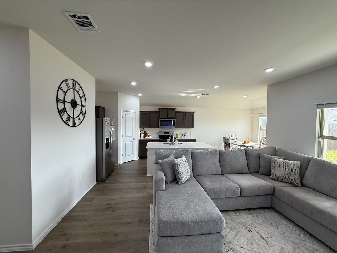305 Charmed Way - Photo 5 of 36