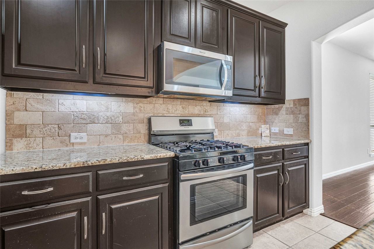 631 Kirby Dr - Photo 3 of 22