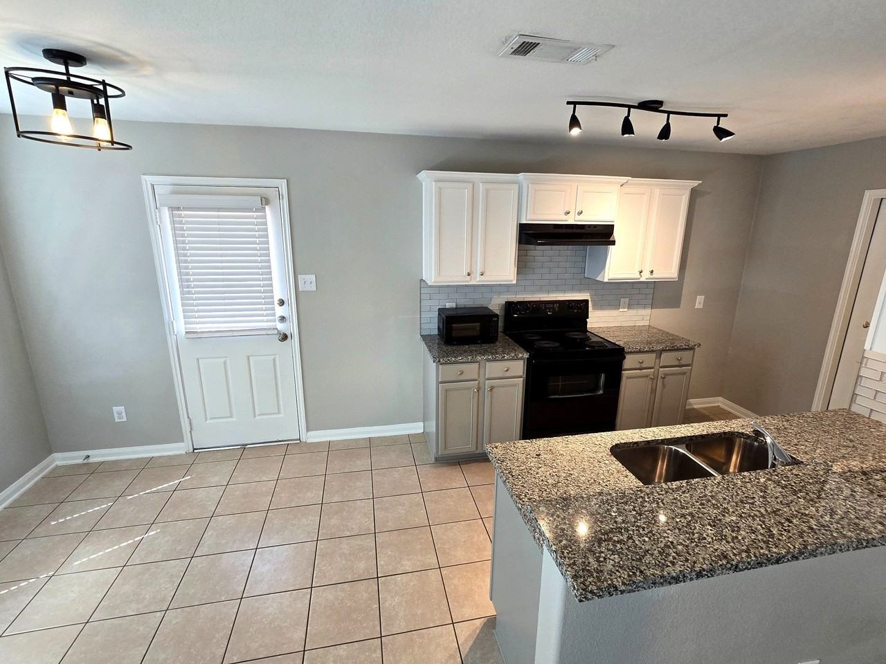 110 Outfitters Ct - Photo 6 of 18