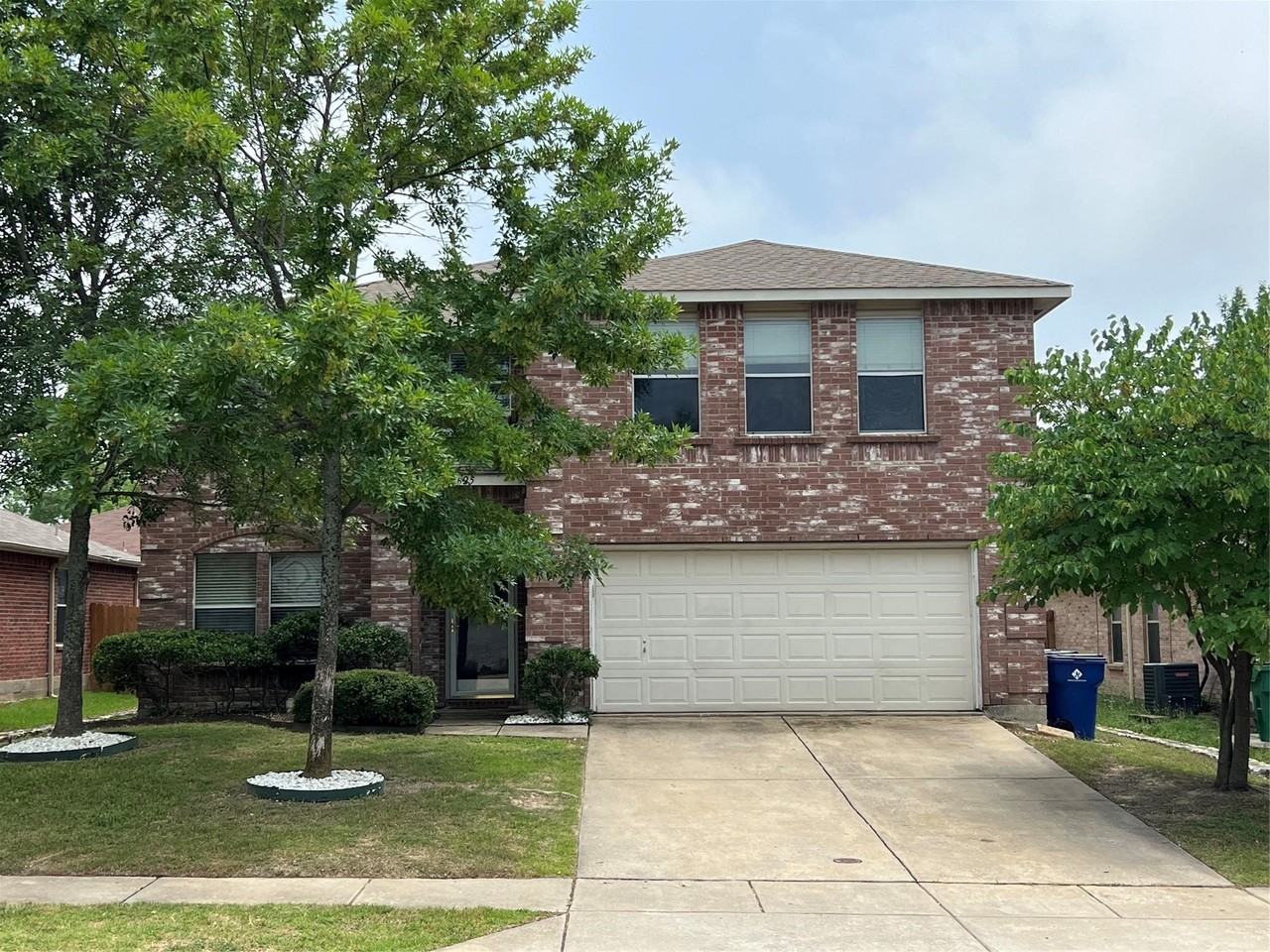 2625 Lake Meadow Dr - Photo 2 of 23