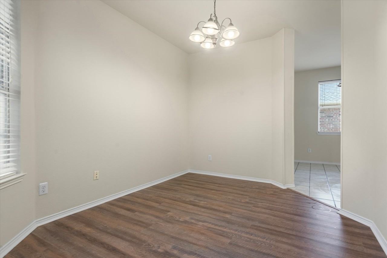 9612 Anns Way - Photo 4 of 27