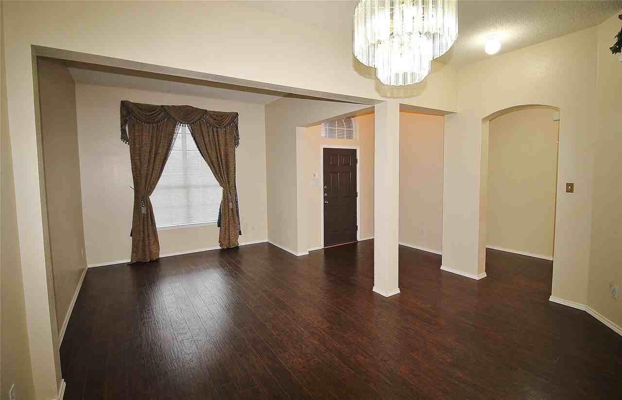1507 Goodwin Dr - Photo 2 of 25