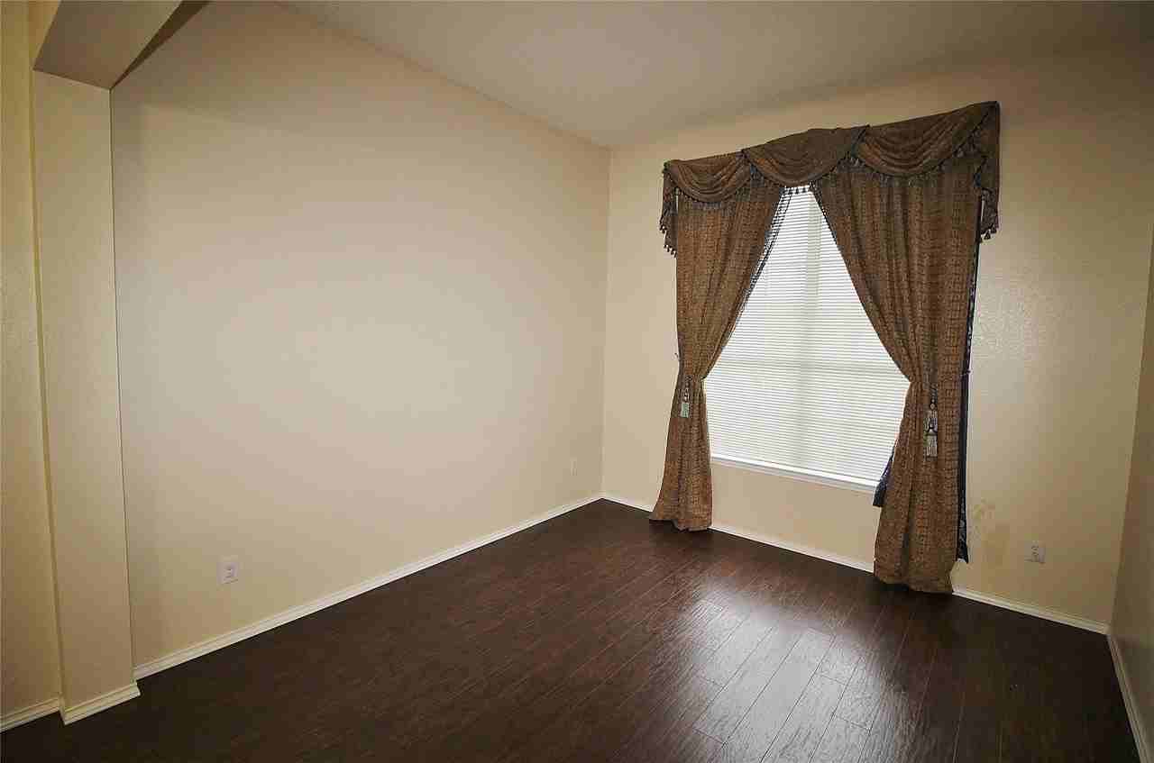 1507 Goodwin Dr - Photo 3 of 25