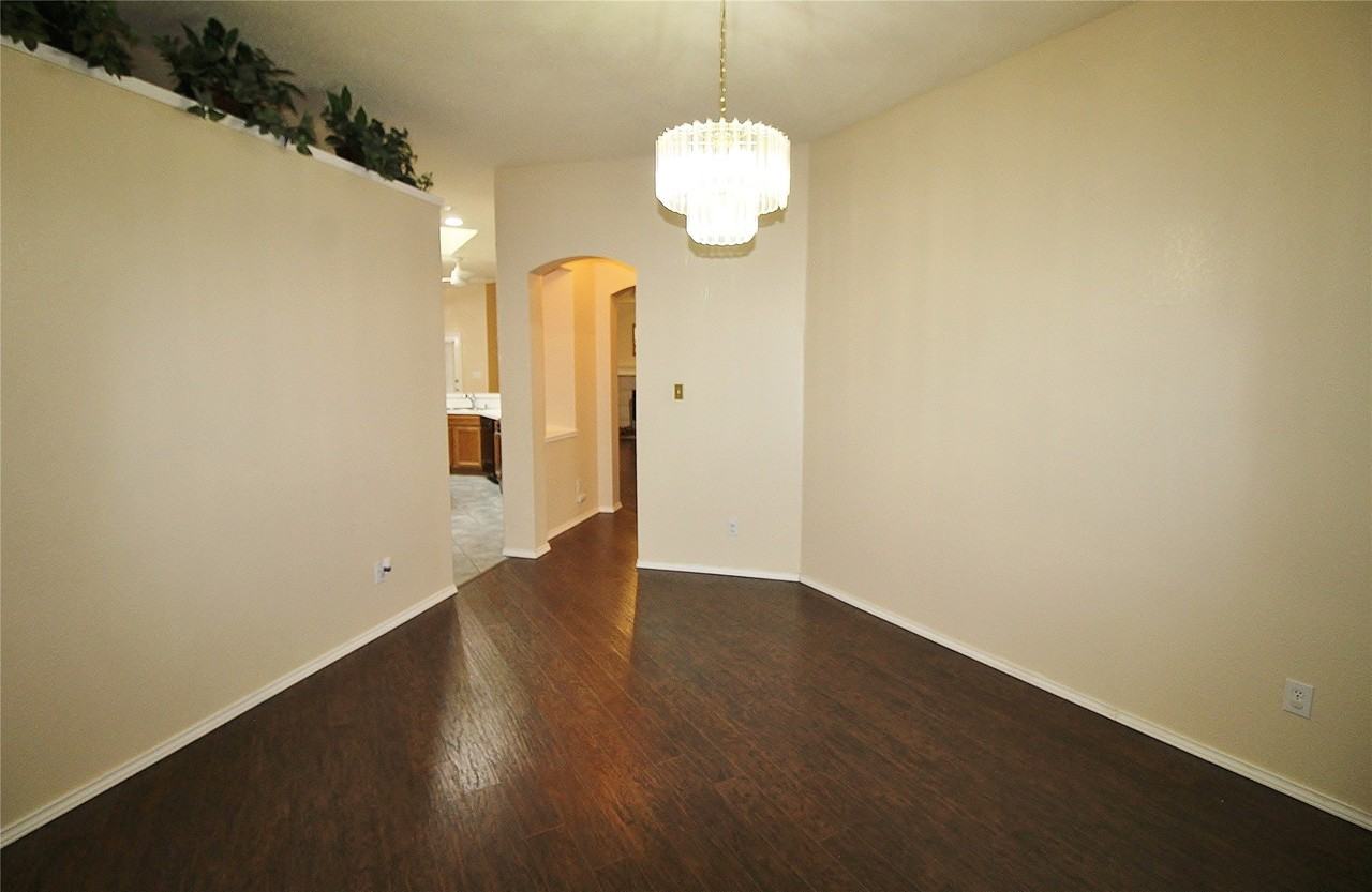 1507 Goodwin Dr - Photo 4 of 25