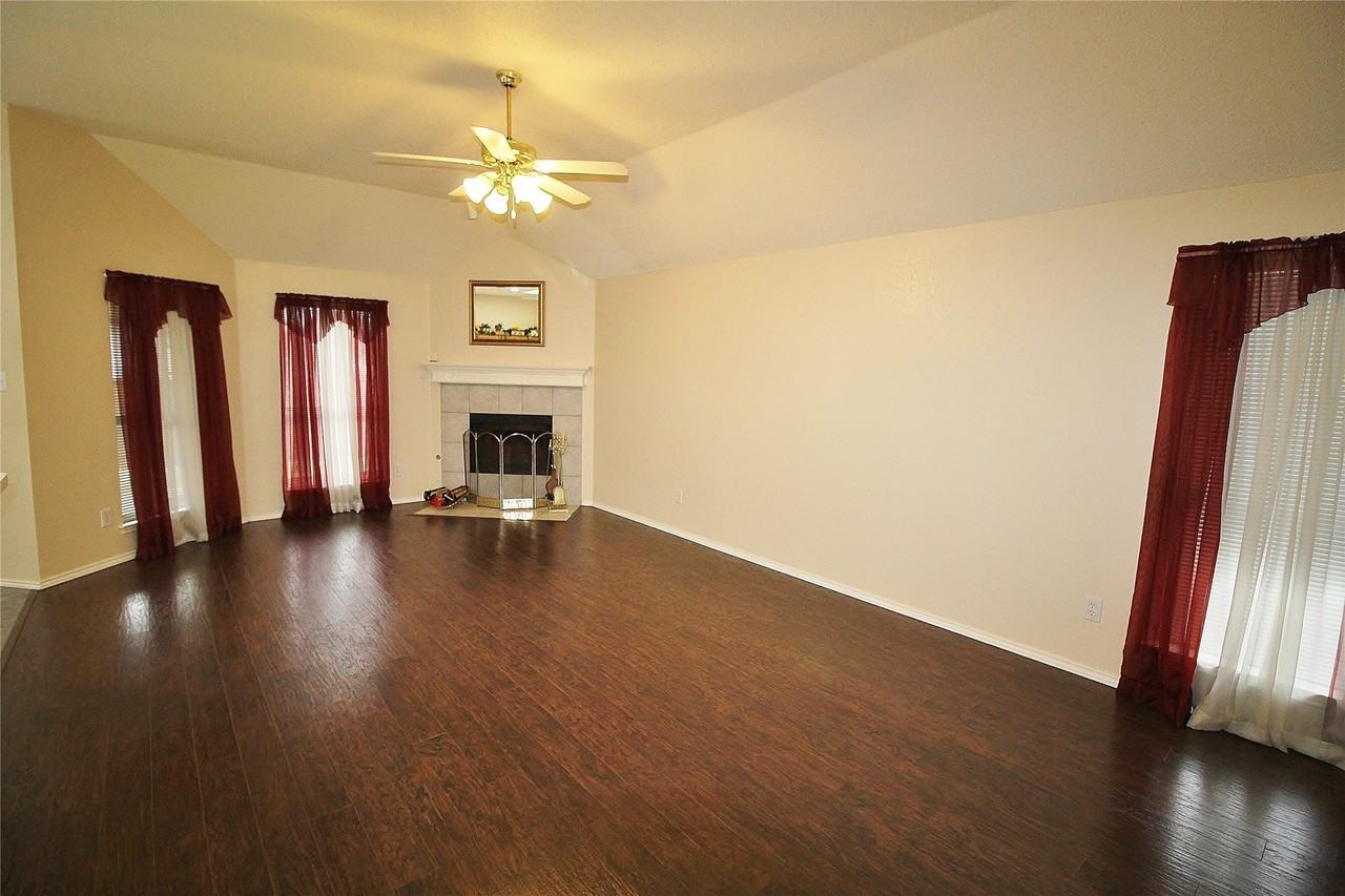 1507 Goodwin Dr - Photo 5 of 25
