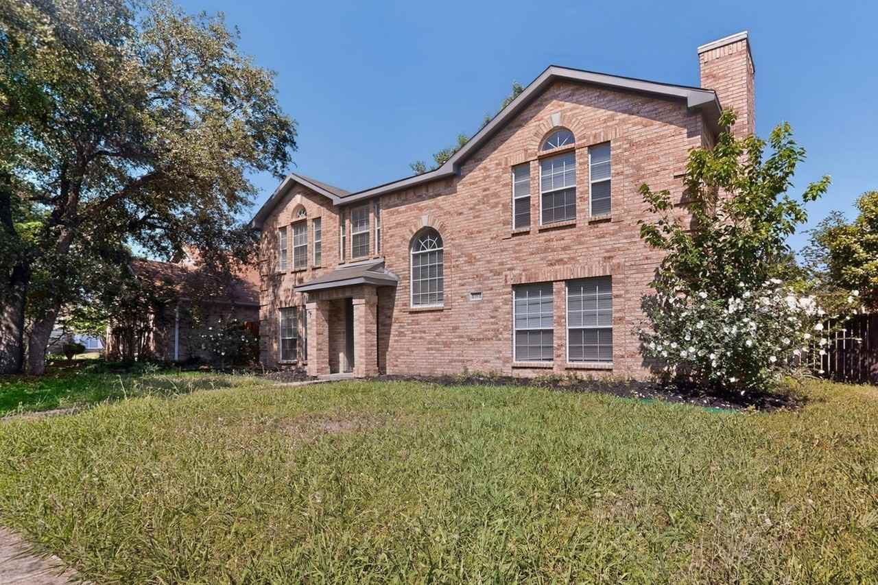 2302 Dana Dr - Photo 3 of 40