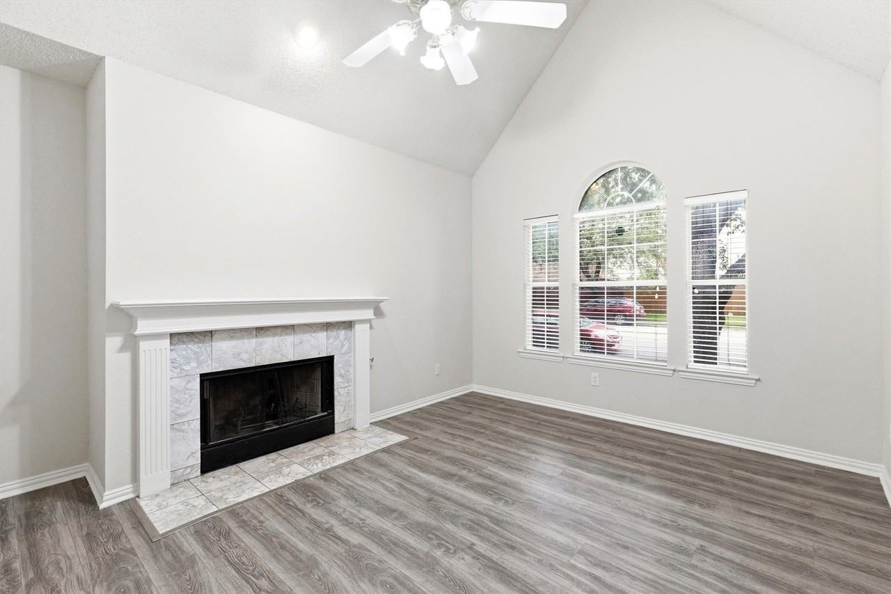 306 Santa Fe Trl - Photo 2 of 30