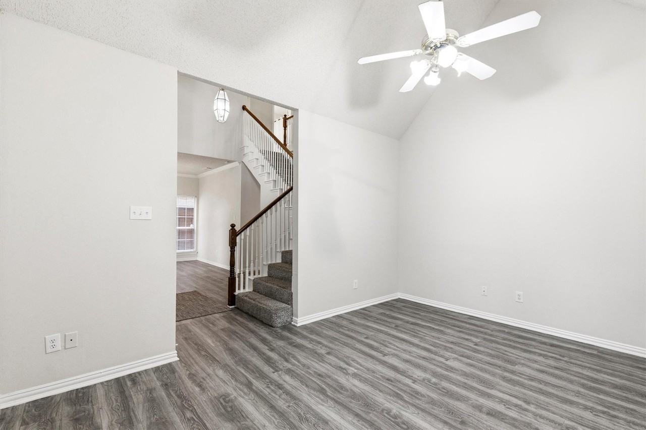306 Santa Fe Trl - Photo 5 of 30