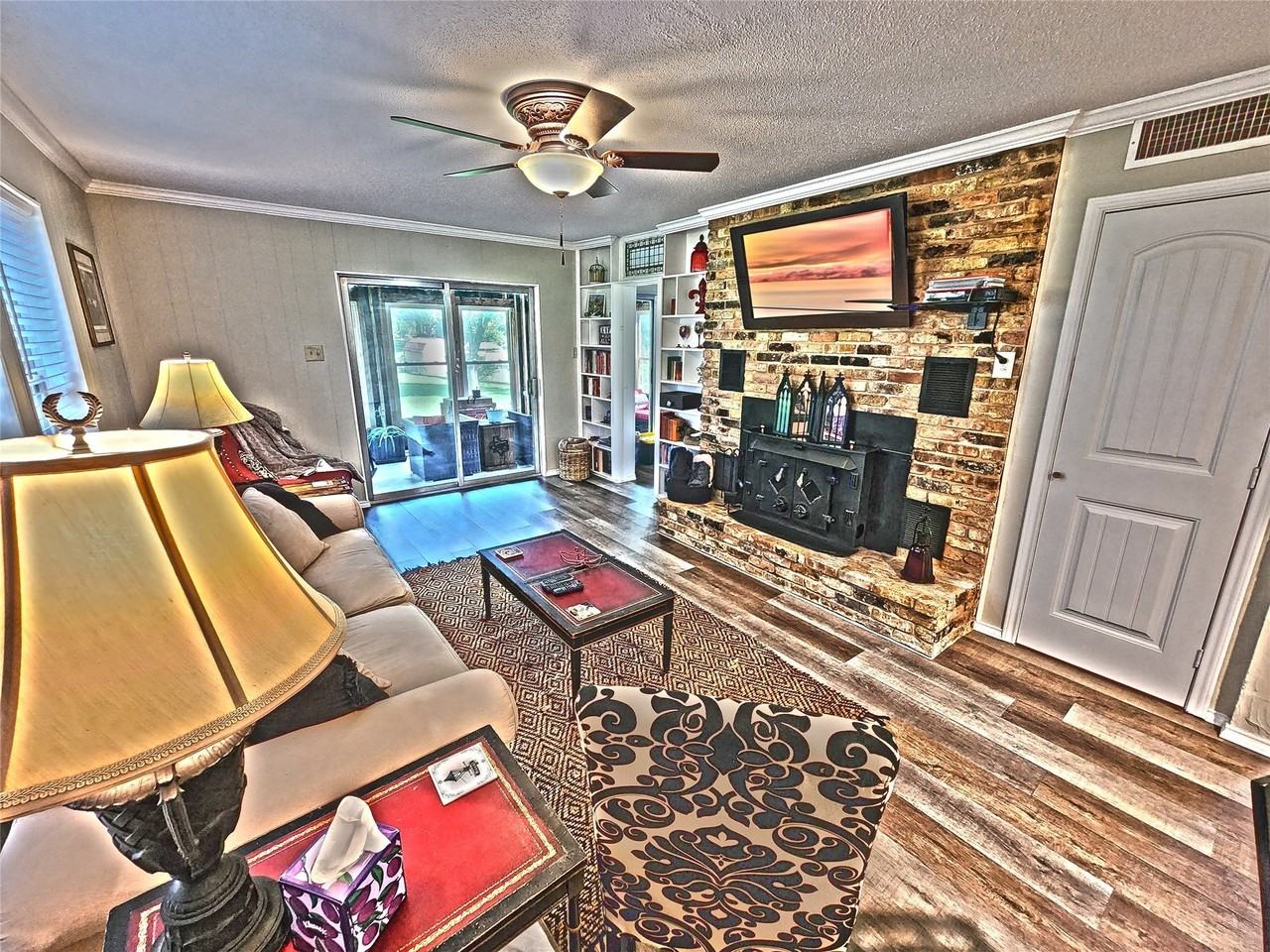 542 Wildewood Dr - Photo 6 of 22