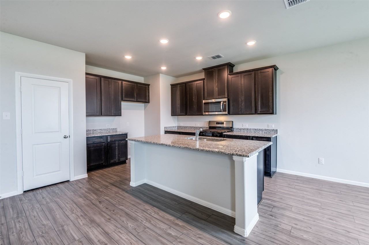 737 Santa Lucia Dr - Photo 5 of 24