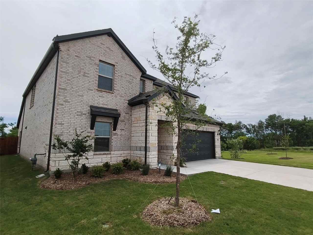 3403 Copperwood Dr - Photo 3 of 40