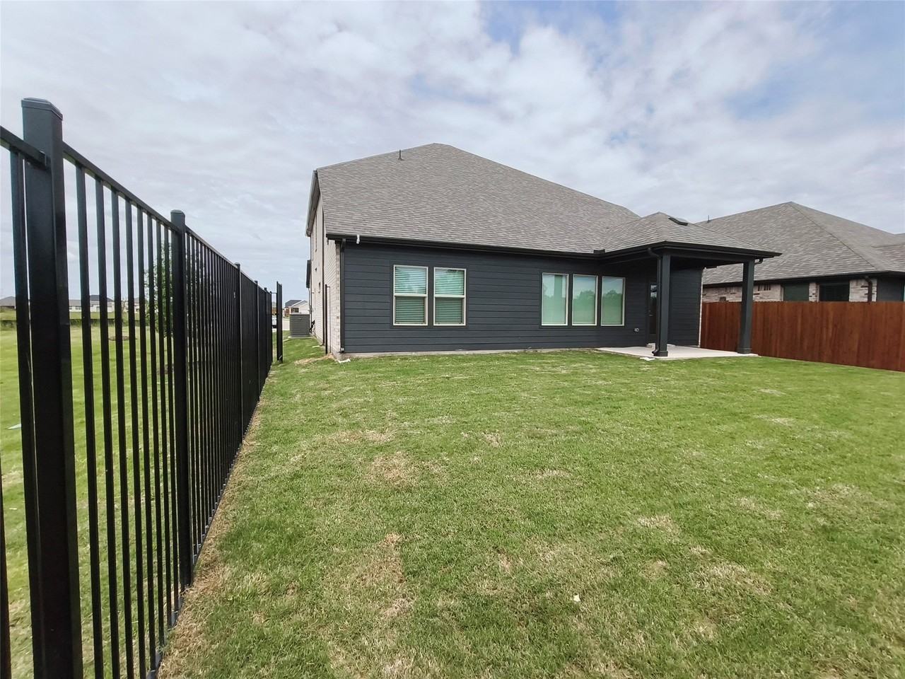 3403 Copperwood Dr - Photo 4 of 40