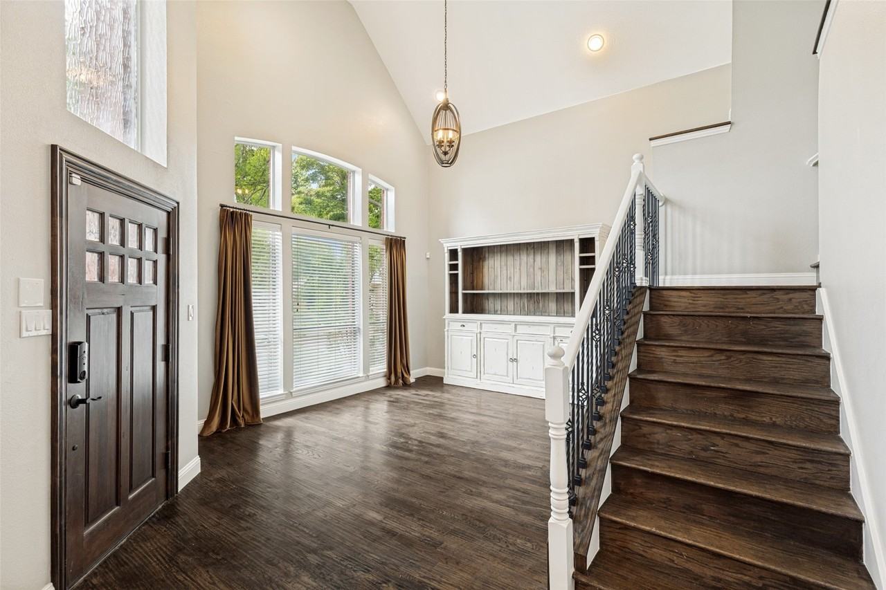 18515 Kelly Cave Trl - Photo 2 of 33
