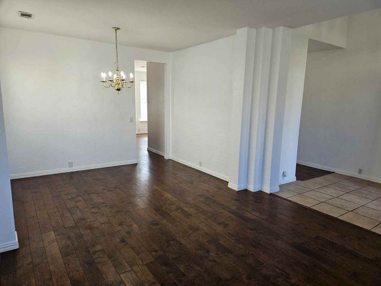 2104 Royal Oak Dr - Photo 3 of 38