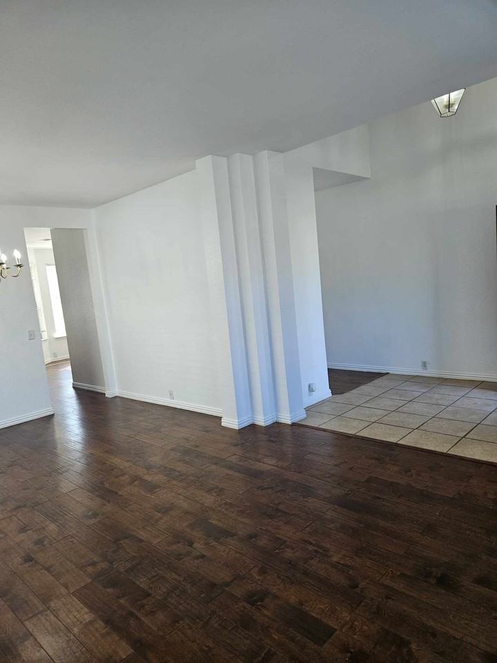 2104 Royal Oak Dr - Photo 4 of 38