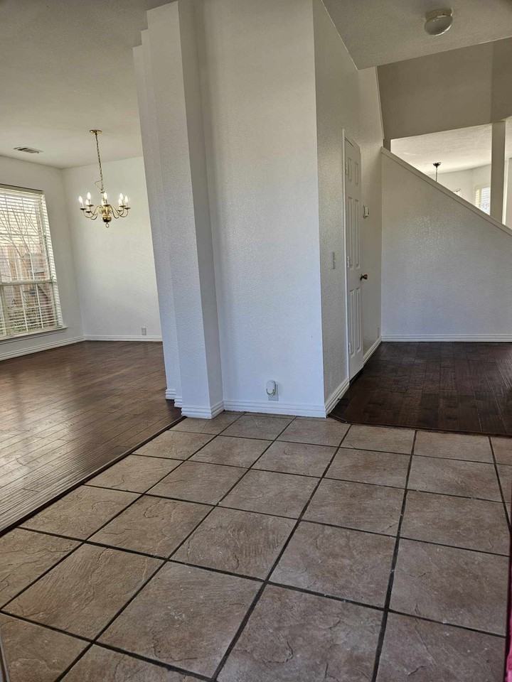 2104 Royal Oak Dr - Photo 6 of 38