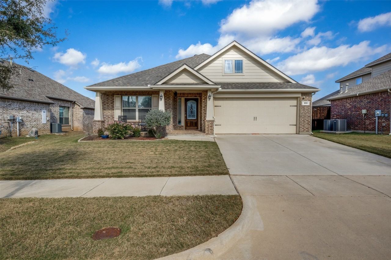 1913 Pavilion Ln - Photo 2 of 23