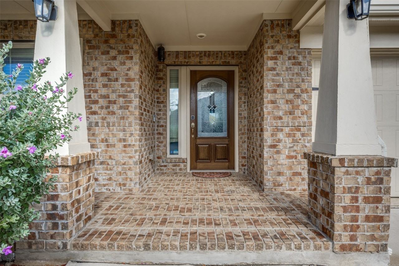 1913 Pavilion Ln - Photo 5 of 23