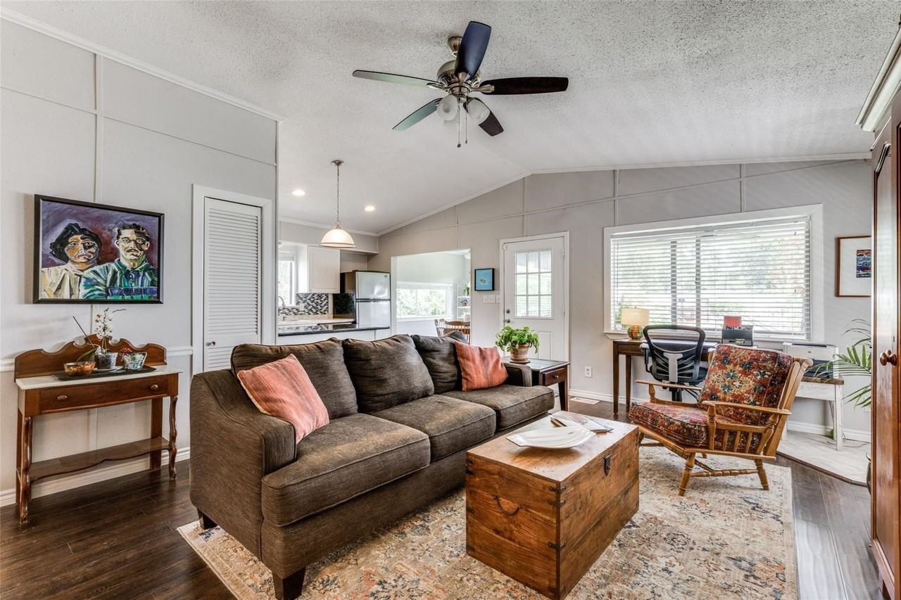 1813 Oak Shore Dr - Photo 2 of 17