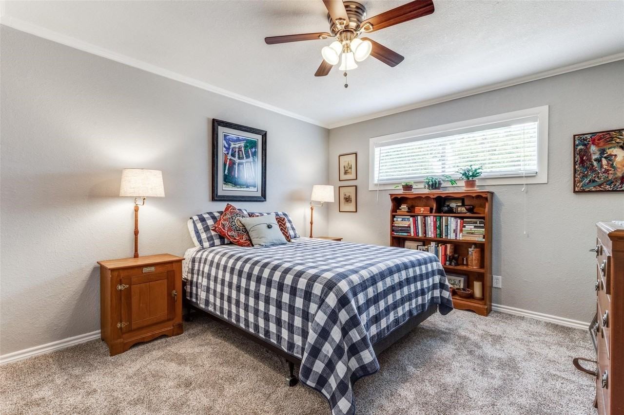 1813 Oak Shore Dr - Photo 4 of 17