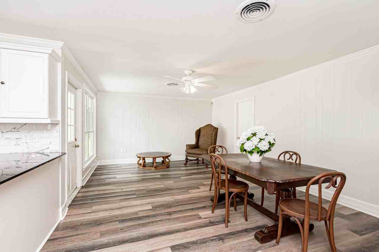 8245 Rainbow Dr - Photo 5 of 18