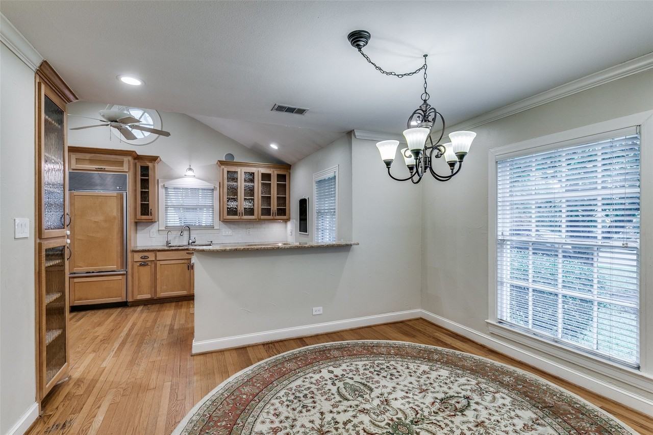 2901 Amherst Ave - Photo 4 of 15