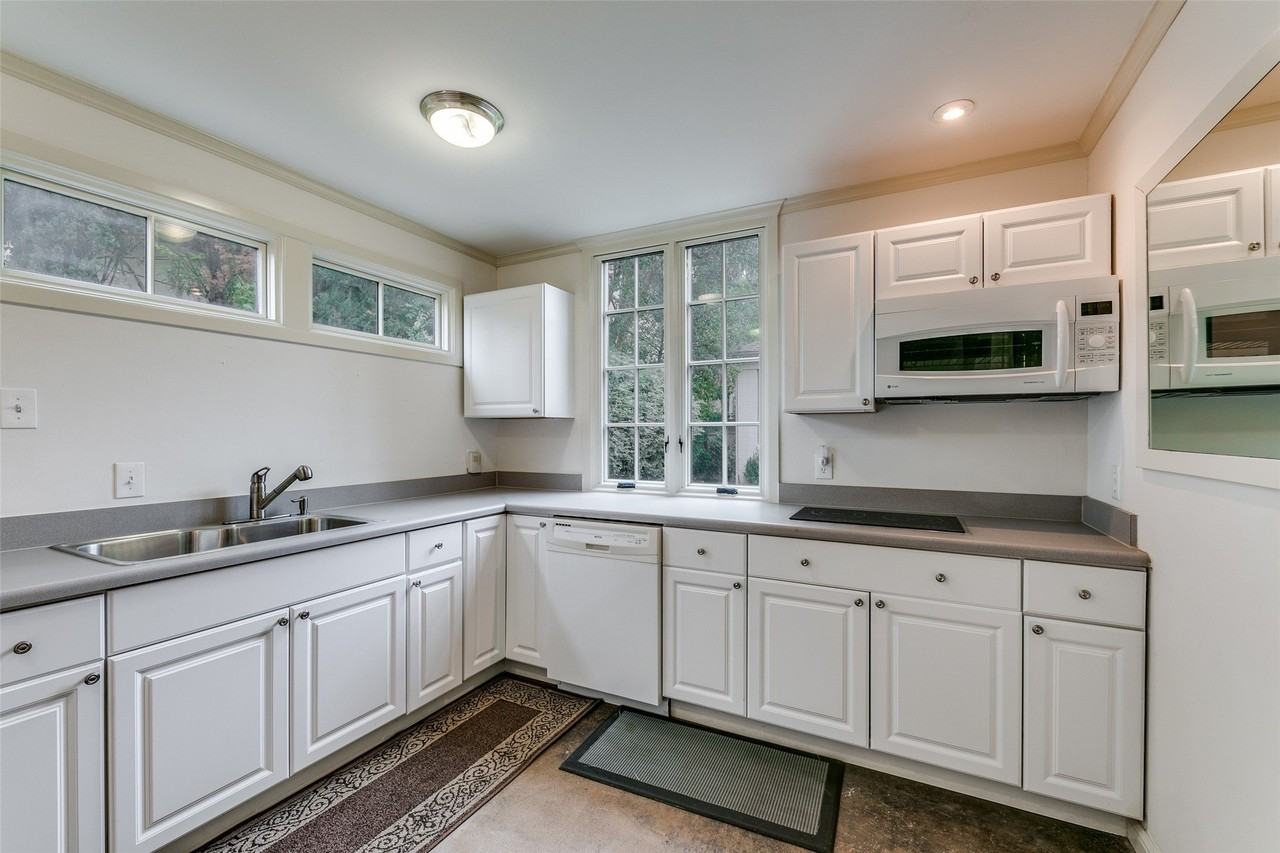 2901 Amherst Ave - Photo 5 of 15
