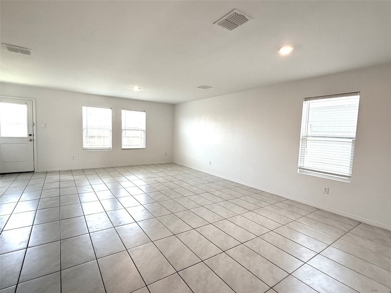 128 Honeysuckle St - Photo 4 of 19