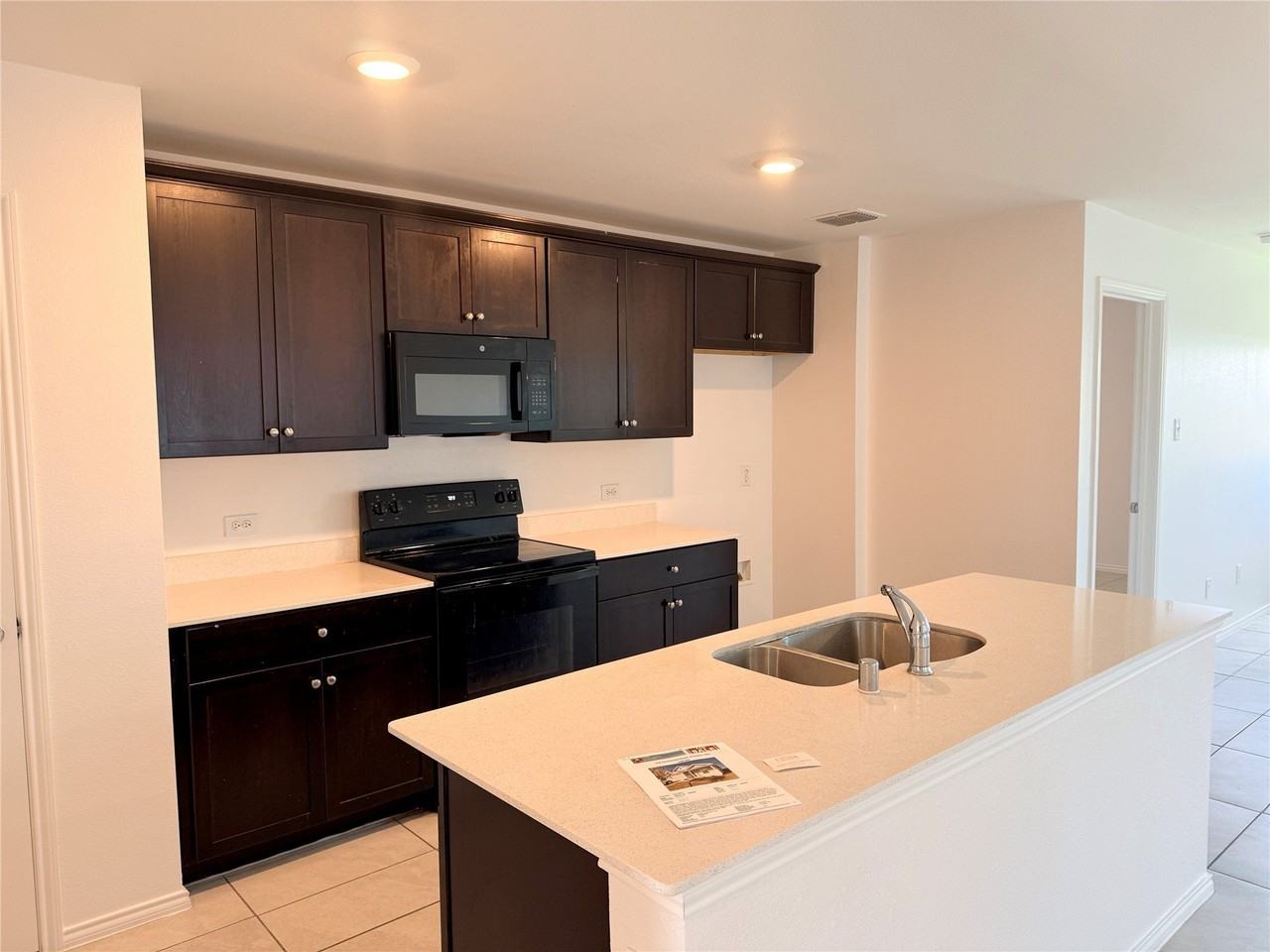 128 Honeysuckle St - Photo 7 of 19