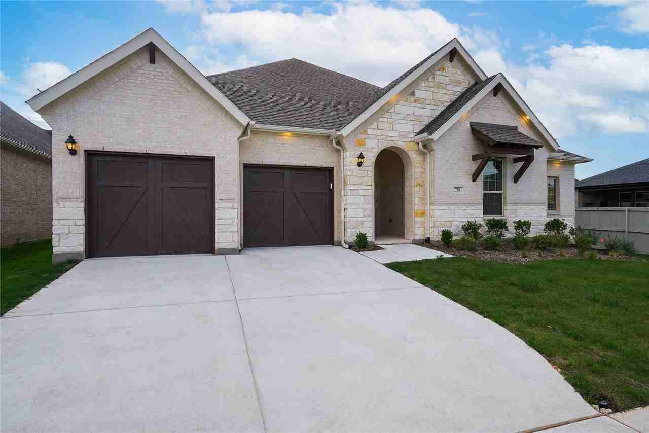 708 Blueberry Way - Photo 3 of 31