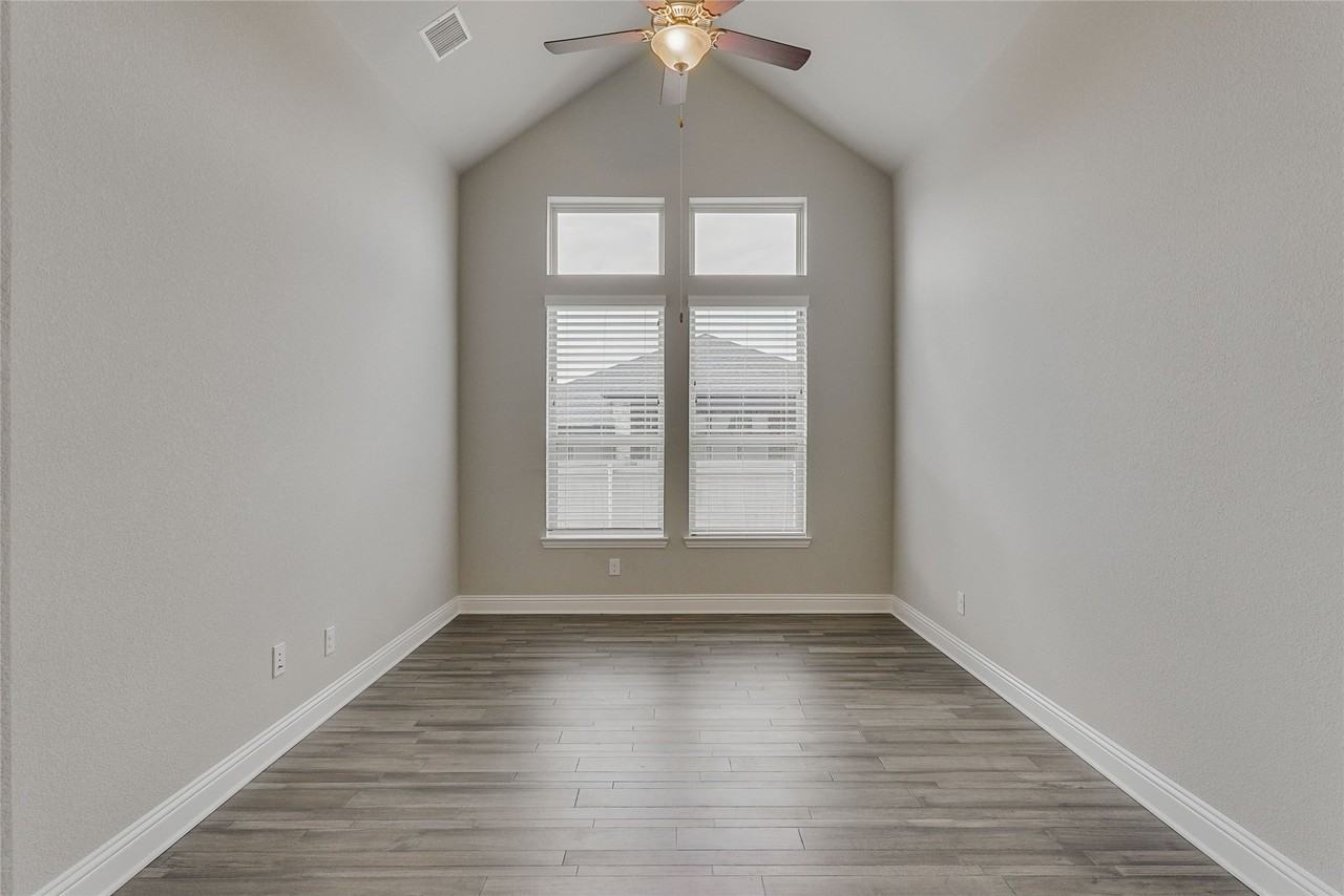 708 Blueberry Way - Photo 7 of 31